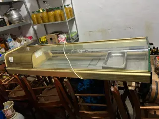 Vitrina expositora refrigerada dorada