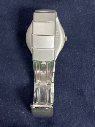 Reloj Swatch Negro y Plateado