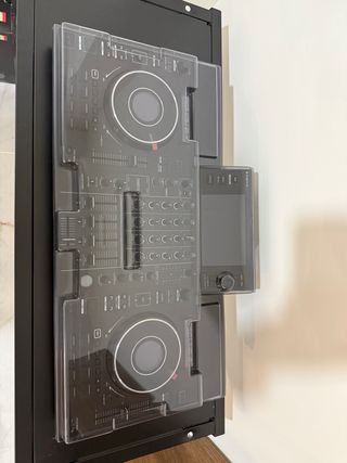 Denon DJ SC Live 4 + protector.