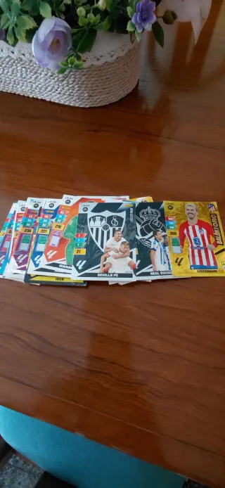 35 Cromos LaLiga Adrenalyn + 5 Euro