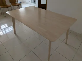 Mesa de comedor de madera Sklum. Modelo Kerhem