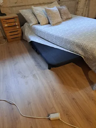 Vendo Cama Matrimonio con Base Tapizada