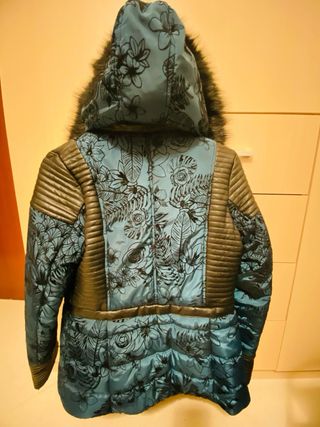 Abrigo Marca Koröshi Acolchado talla M