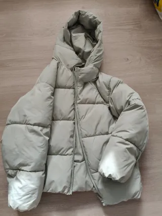 Plumón Zara verde menta con capucha