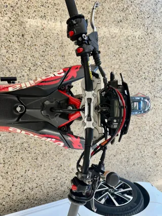 Aprilia sxv 550 Supermotard Moto Negra/Roja