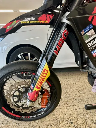 Aprilia sxv 550 Supermotard Moto Negra/Roja