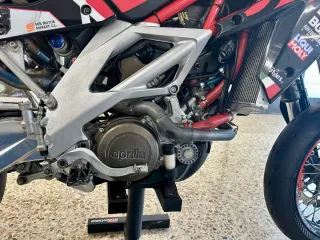 Aprilia sxv 550 Supermotard Moto Negra/Roja