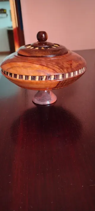 Portagioie in legno con coperchio