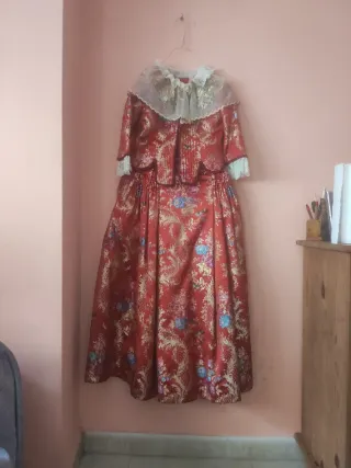 Traje de Fallera Rojo y Dorado