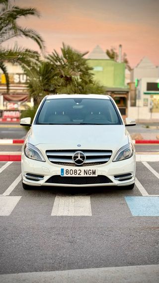 Mercedes-Benz B220 2014