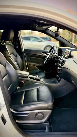 Mercedes-Benz B220 2014