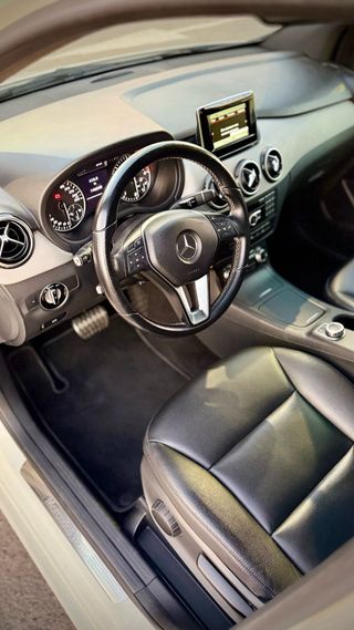 Mercedes-Benz B220 2014