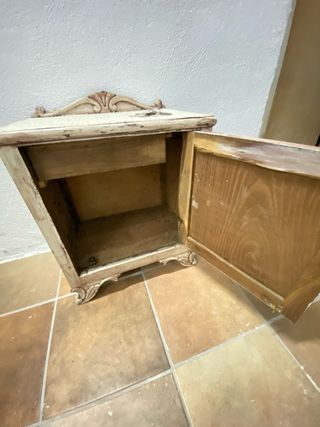 Mesita de noche rústica de madera