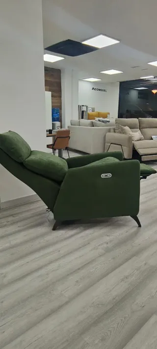 Sillón relax  moderno de tela verde