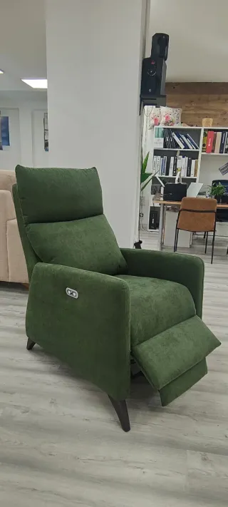 Sillón relax  moderno de tela verde