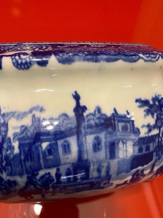 Tetera de porcelana azul y blanca