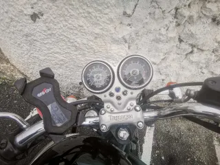 Triumph Bonneville 790CC Carburación A2