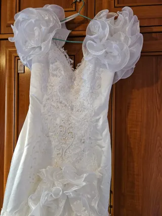 Vestido de Novia Blanco con Volantes