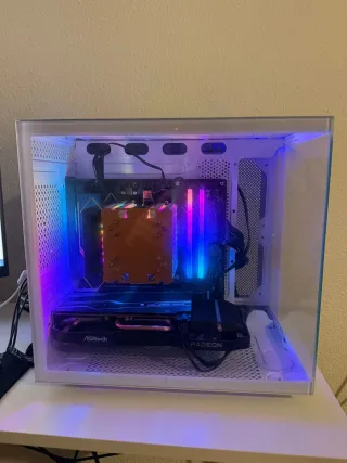 PC Gaming Blanco y Multicolor