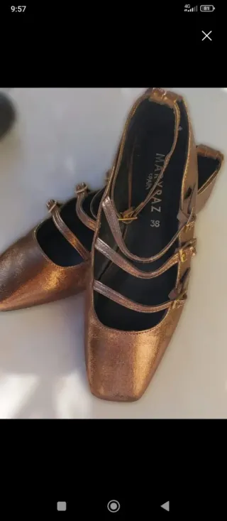 Zapatos MAYRAZ dorados talla 38