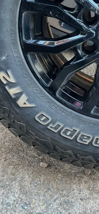 4 Ruedas con Llantas de Aluminio 225/70/R16