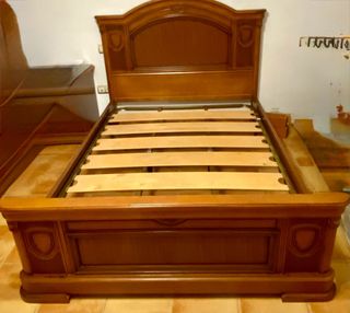 Somier de madera con cabecero