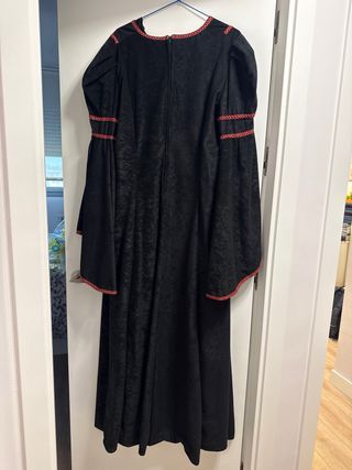 Traje Medieval Negro con Dorado