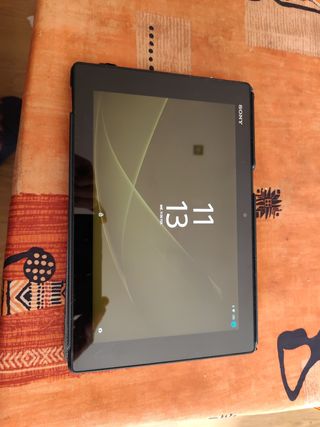 Tablet Sony Xperia Negra y Gris,con funda .