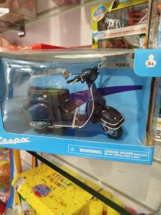 Modellino Vespa P200 E 1:12