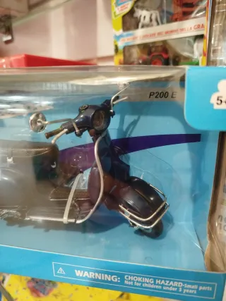 Modellino Vespa P200 E 1:12