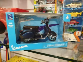 Modellino Vespa P200 E 1:12