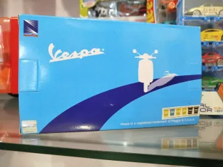 Modellino Vespa P200 E 1:12