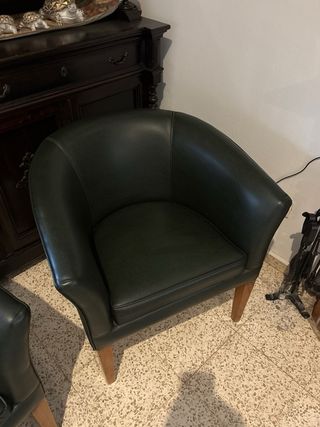 Sillón de cuero verde, cojines de regalo