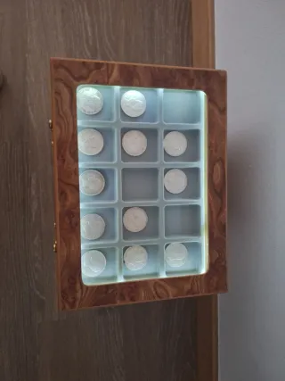 Monedero Con 39 monedas 5 pesetas plata