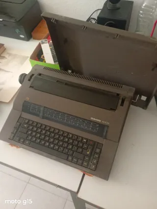 Máquina de escribir Olivetti Gabriele 9009