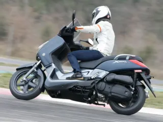 Yamaha XMAX Maxi Scooter Gris/Rojo