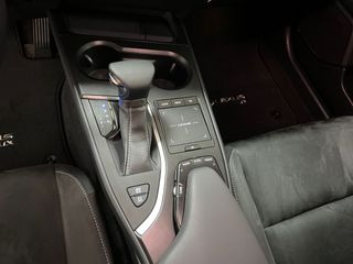 Lexus UX 2.0 250h Premium