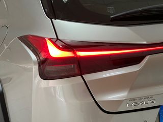 Lexus UX 2.0 250h Premium