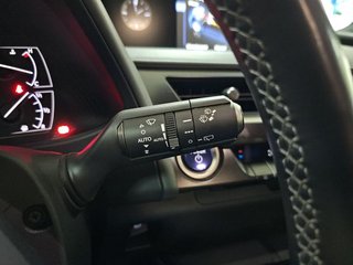 Lexus UX 2.0 250h Premium