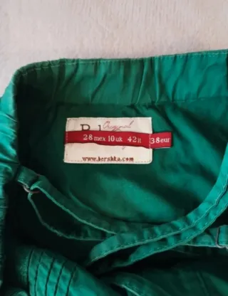 Mono corto verde con botones