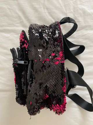 Mochila lentejuelas negra y fucsia IDC INSTITUTE