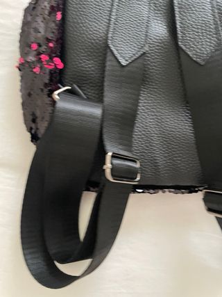 Mochila lentejuelas negra y fucsia IDC INSTITUTE