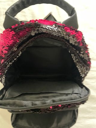 Mochila lentejuelas negra y fucsia IDC INSTITUTE