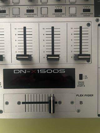 Mesa de mezclas Denon DN-X1500