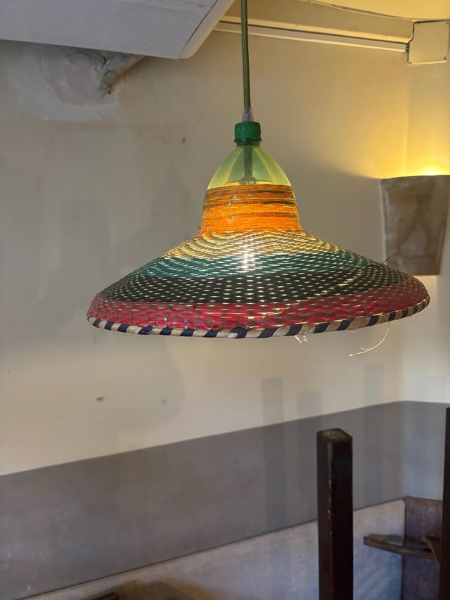 Lámpara artesanal PET reciclado