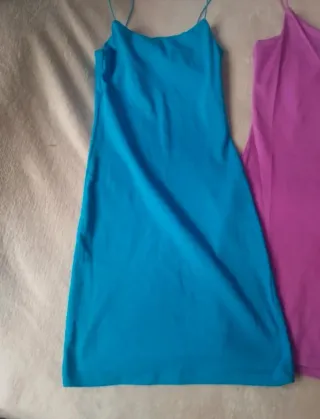 Vestidos de tirantes azul y fucsia