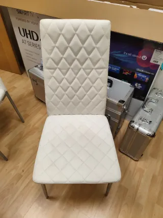 Mesa de cristal y sillas