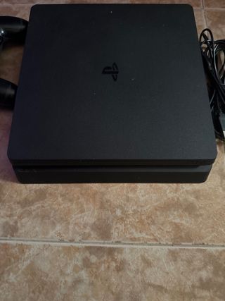 Consola PS4 Slim Negra + Mando
