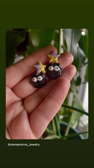 Pendientes Susuwatari negros y amarillos