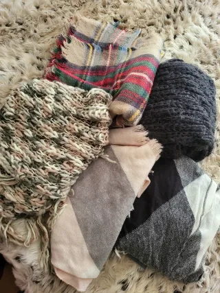 Lote Bufandas de punto y cuadros